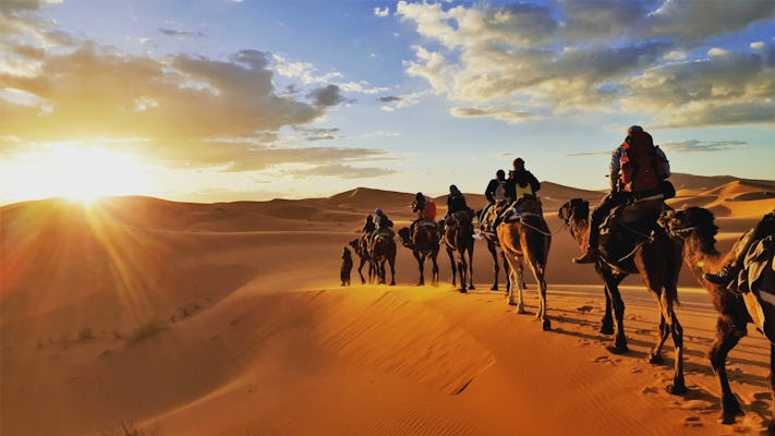 Ausflug in die Agafay-Wüste mit Abendessen im Zelt bei Sonnenuntergang