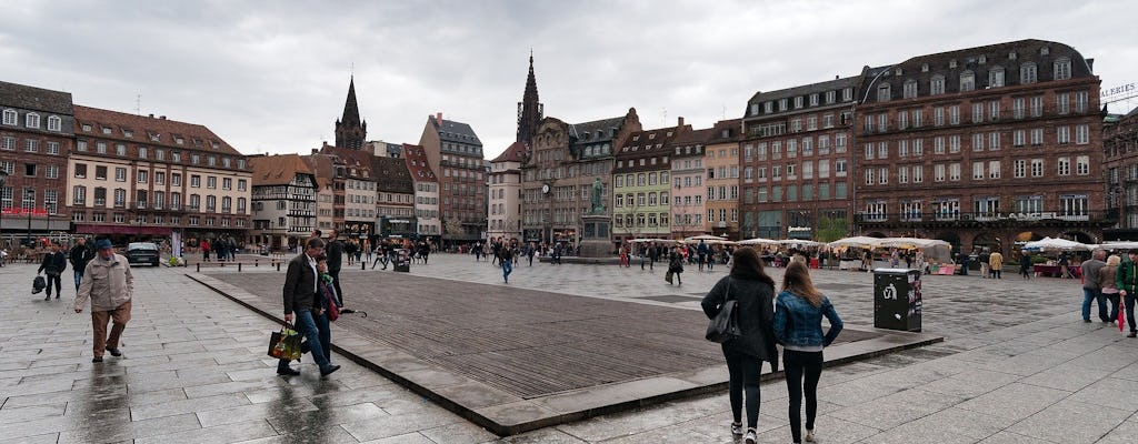 Visita guiada privada exclusiva a través de la historia de Estrasburgo con un local