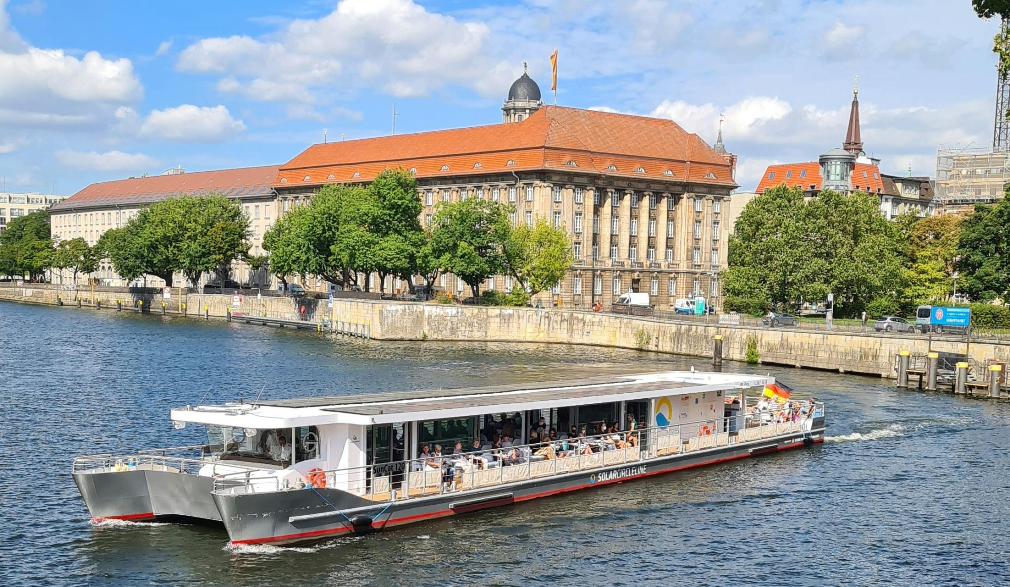Berlin Spree cruise with solar catamaran