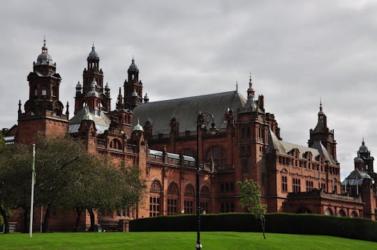 Private guided tour through the architecture of Glasgow with a local