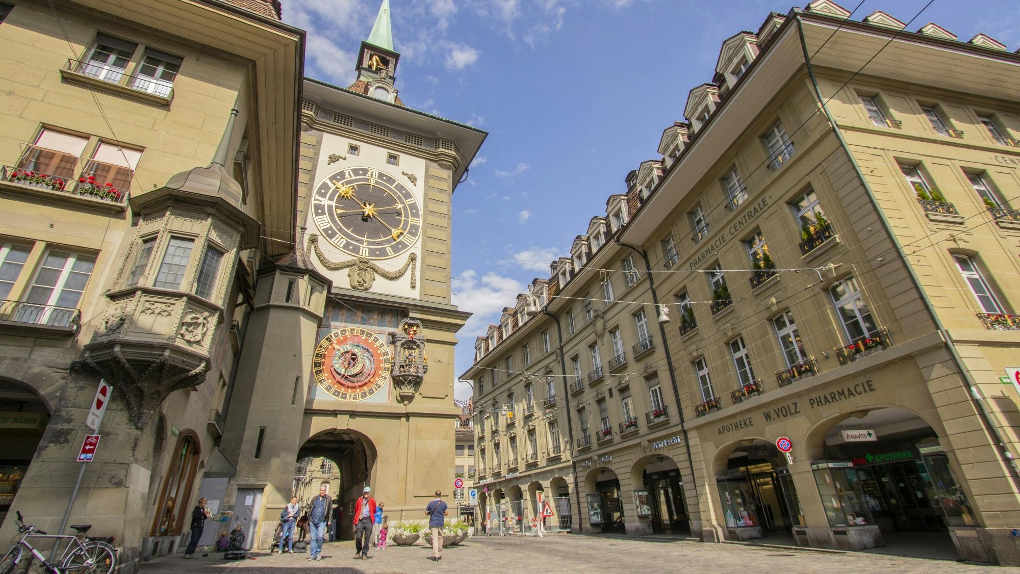 Visita guiada privada à arquitetura de Berna com guia local