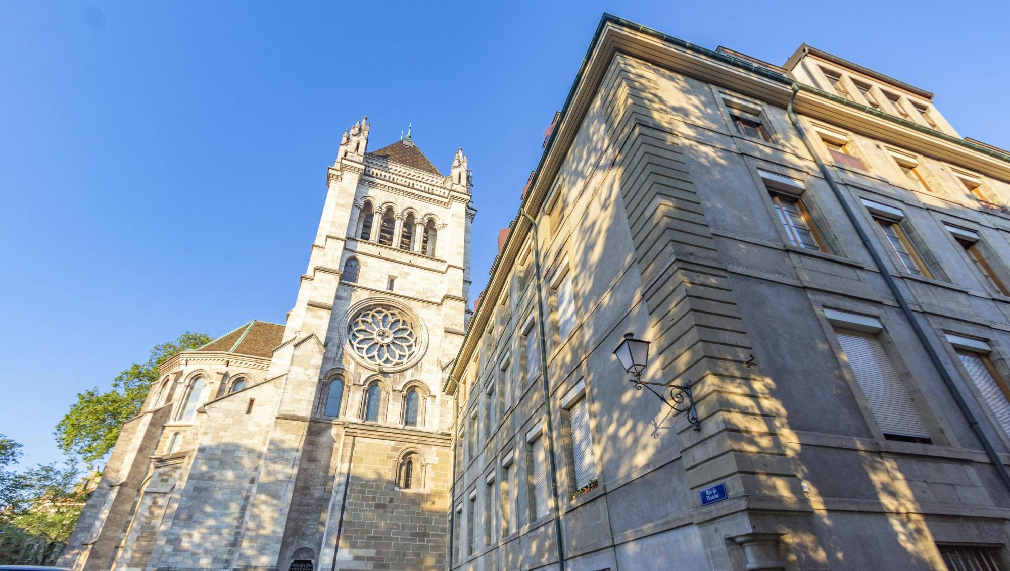 Exclusive private guided tour of Geneva's architecture with a local Musement