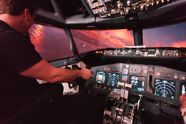 60-minutowy lot w symulatorze lotu Boeinga 737 w Kolonii