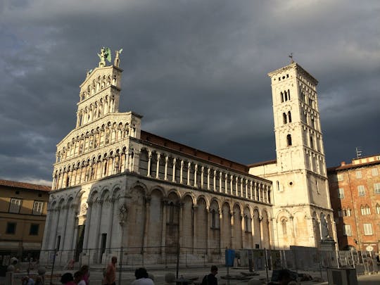 Low-cost shuttle bus from La Spezia to Pisa and Lucca