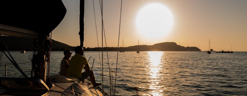 Escursione al tramonto in barca a vela da Stintino al Parco Nazionale dell'Asinara