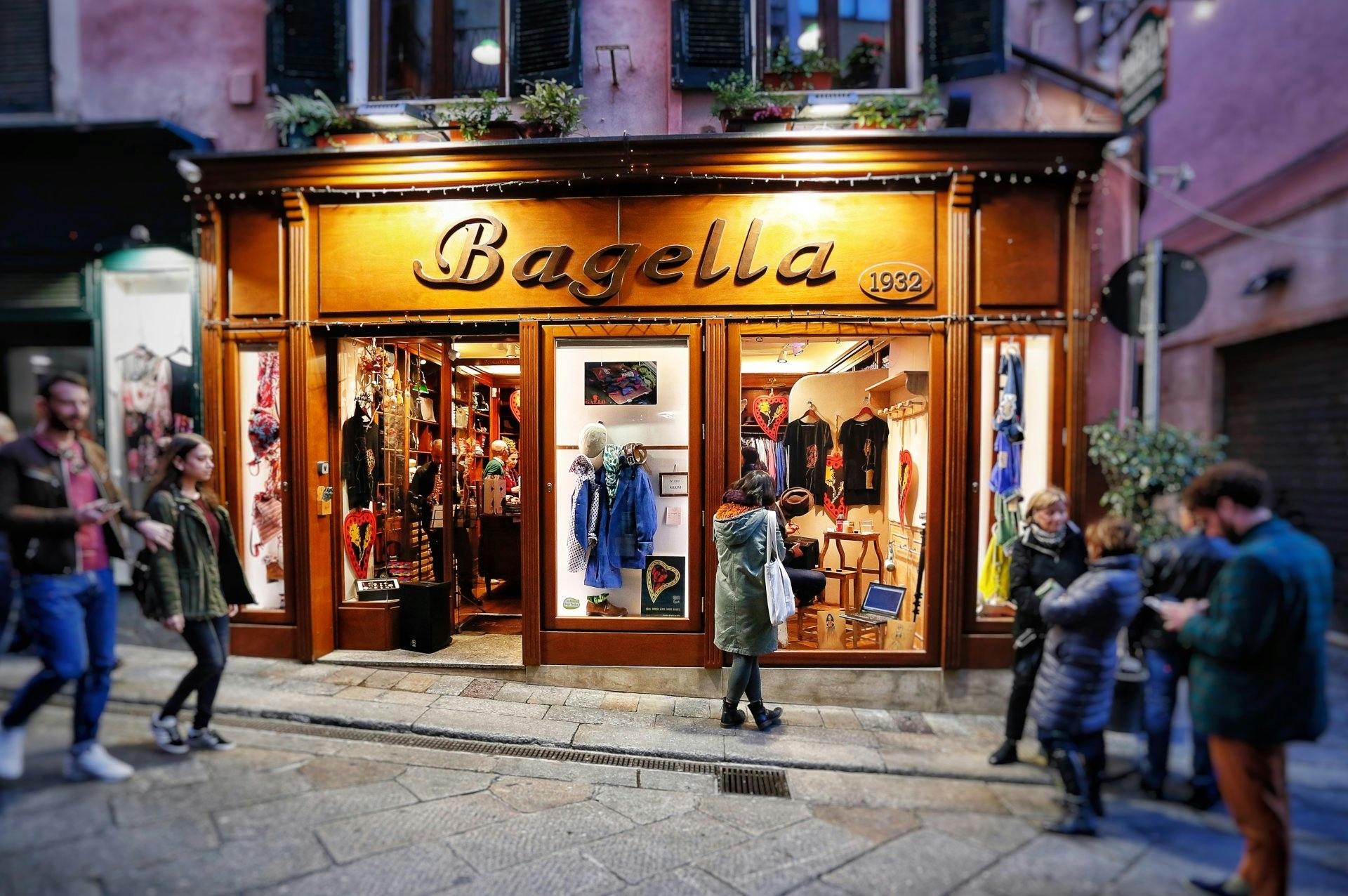 Visita a uma loja histórica de roupas tradicionais da Sardenha