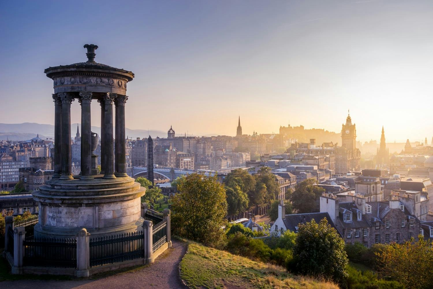 Private and personalized walking tour of Edinburgh with a local