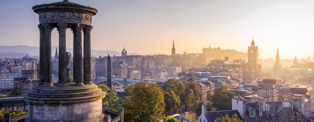 Private and personalized walking tour of Edinburgh with a local