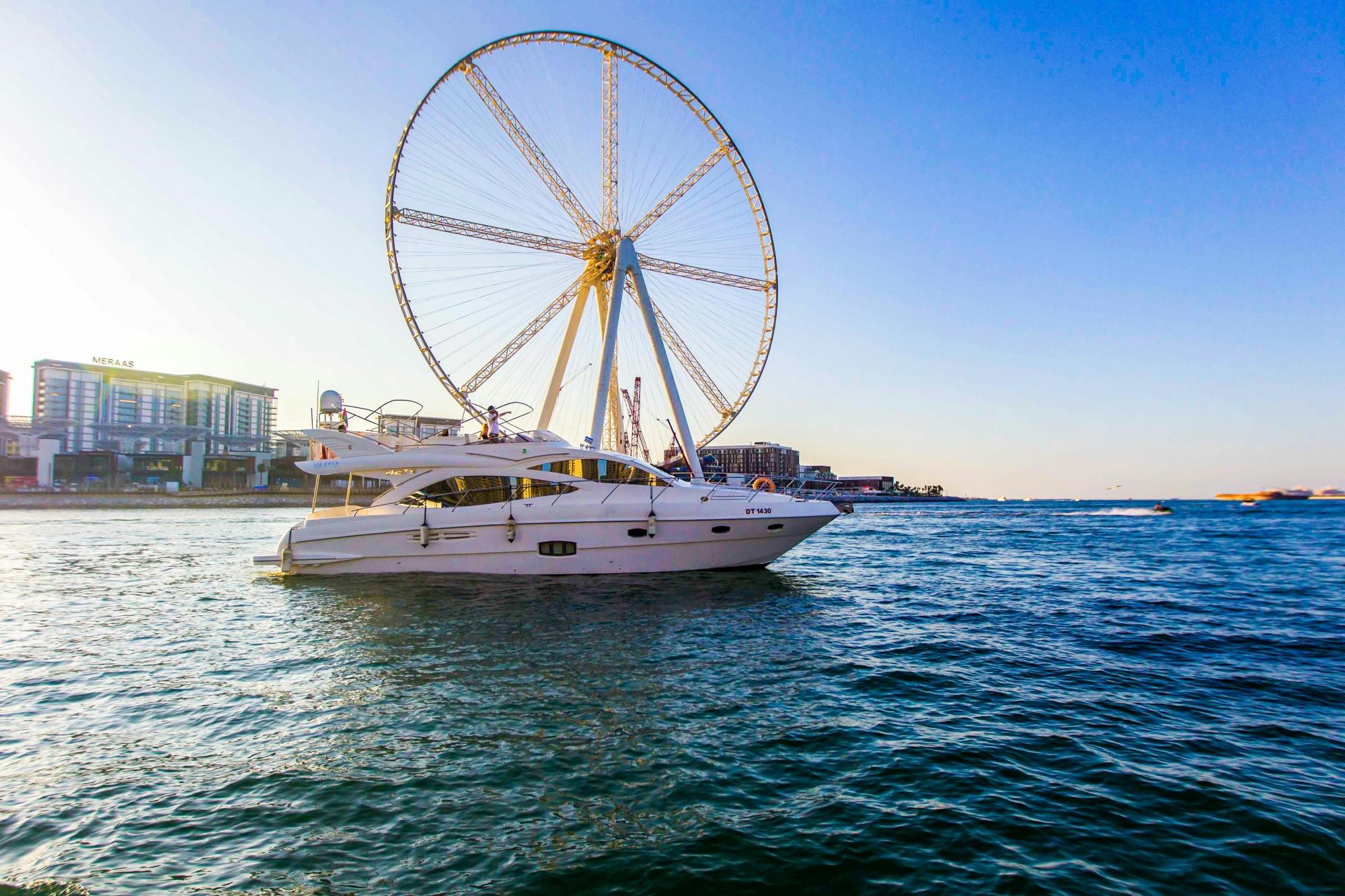 Rejs luksusowym jachtem po Dubaju – 150-metrowy jacht Vassia