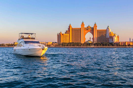 Croisière privée en yacht de luxe à Dubaï sur le yacht Etosha