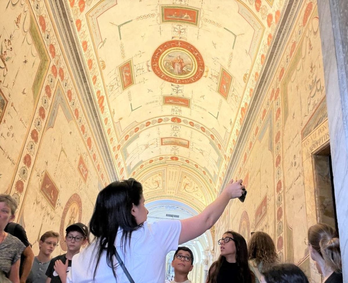 Vatikaanin museoiden, Sikstuksen kappelin ja Pietarinkirkon opastettu kierros