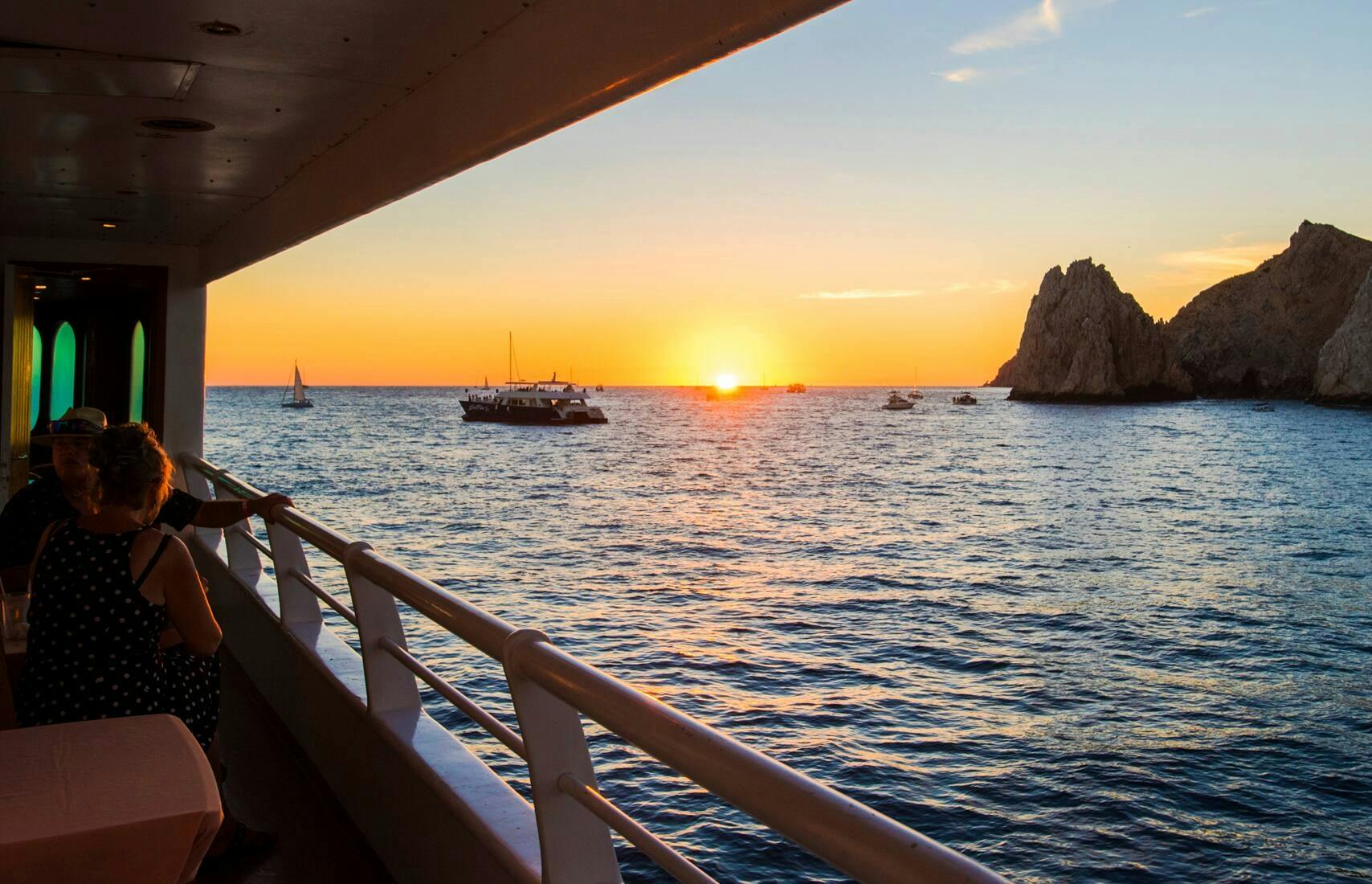 Los Cabos Premium Dinner Cruise and Show