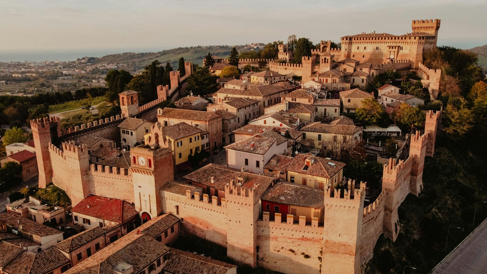 Gradara complete guided small-group tour