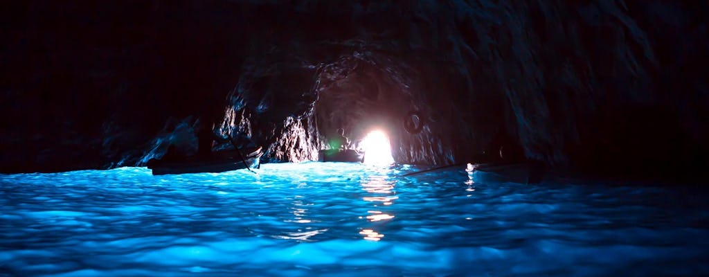 Eintägiger Ausflug zur Insel Capri und zur Blauen Grotte mit Abholung von Rom