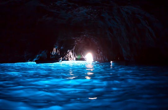 Eendaagse reis naar Capri-eiland en Blue Grotto met ophalen vanuit Rome