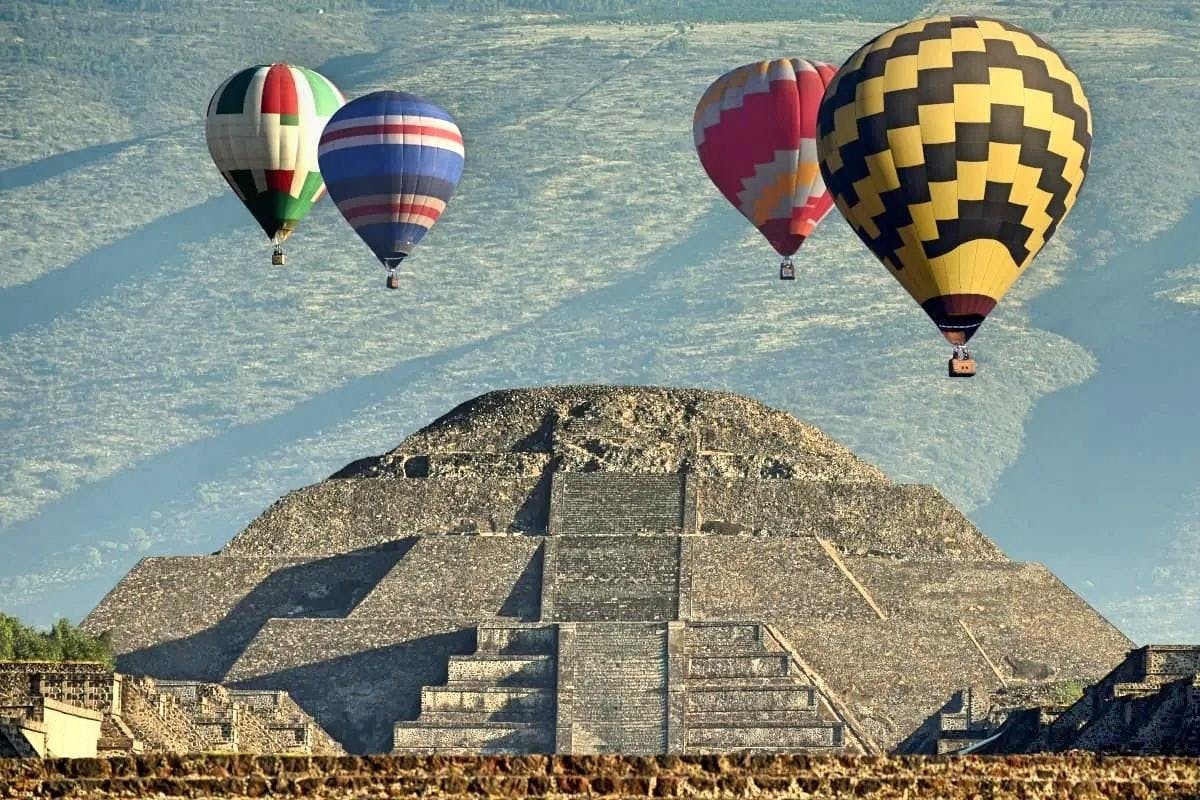 Private Tour zu den Pyramiden von Teotihuacan und Fahrt mit dem Heißluftballon