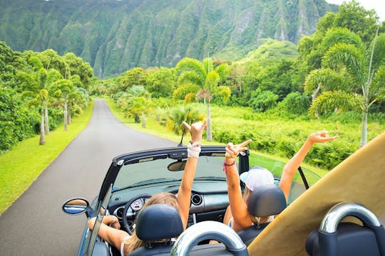 Descubriendo Oahu en su propio recorrido de audio autoguiado en automóvil