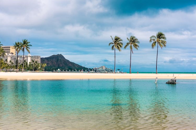 Discovering Oahu on your own self-guided audio tour by car