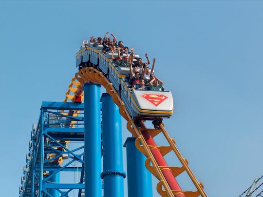 Bilety do parku rozrywki Six Flags z prywatnym transferem