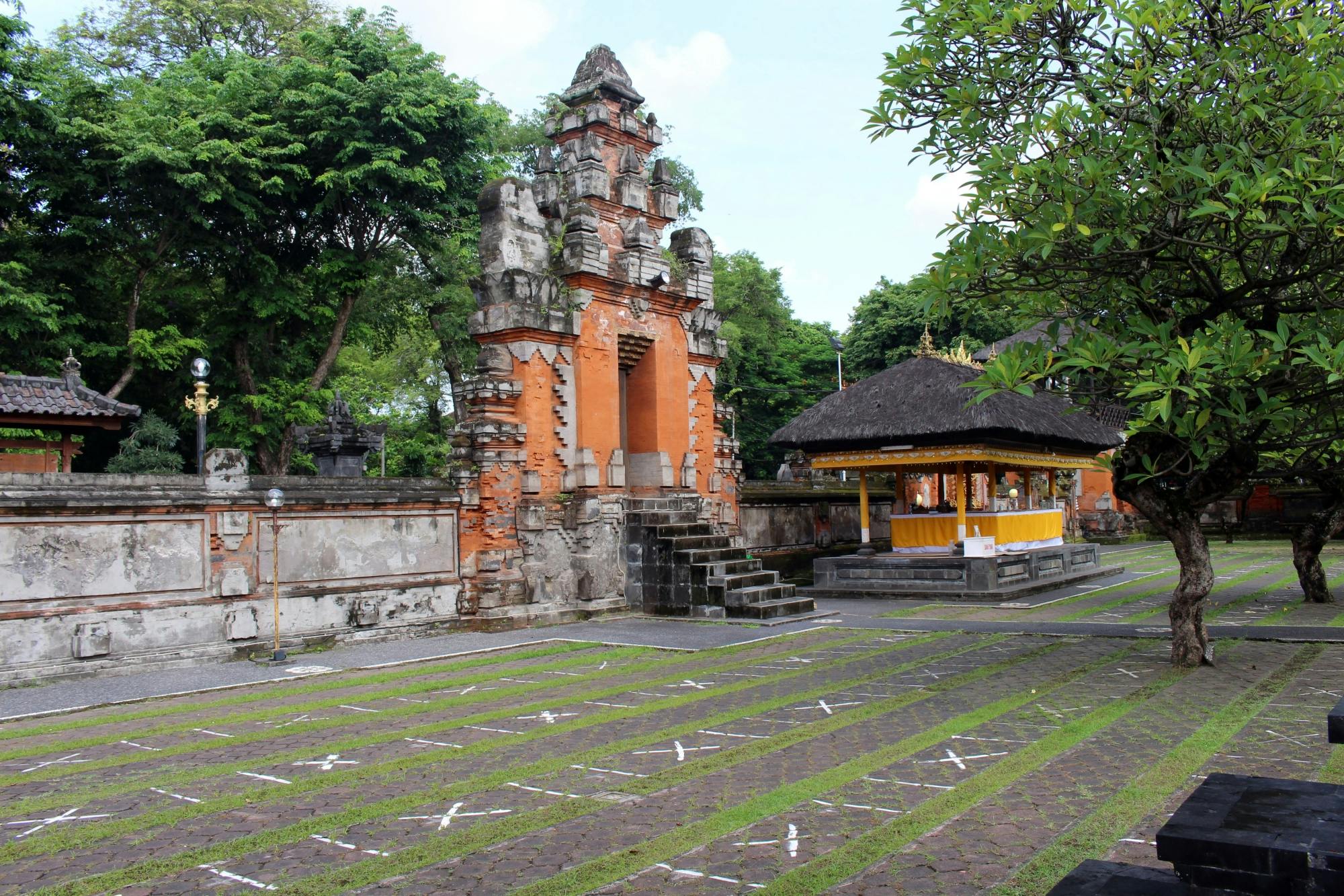 Private Denpasar City Guided Tour with Heritage Hotel Snack
