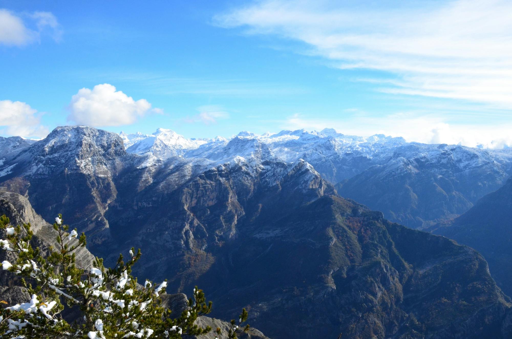 Caminhada Grlo Sokolovo e caminhada panorâmica ao redor de Korita