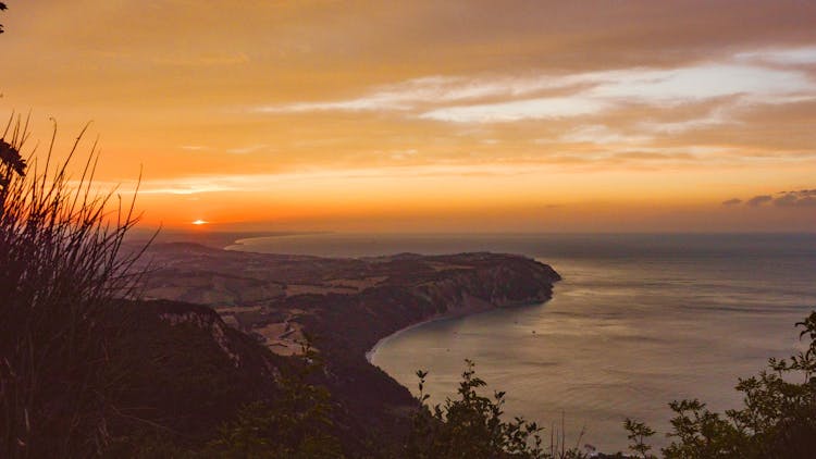 4-hour sunset hike at Mount Conero with wine tasting