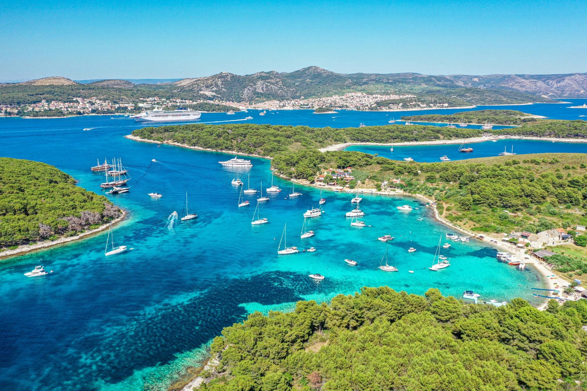 Prywatna wycieczka łodzią ze Splitu do Trogiru, Błękitnej Laguny, wysp Hvar i Pakleni