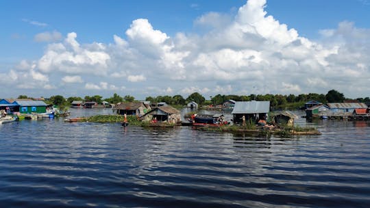 Private full-day tour to floating village and Beng Mealea Temple