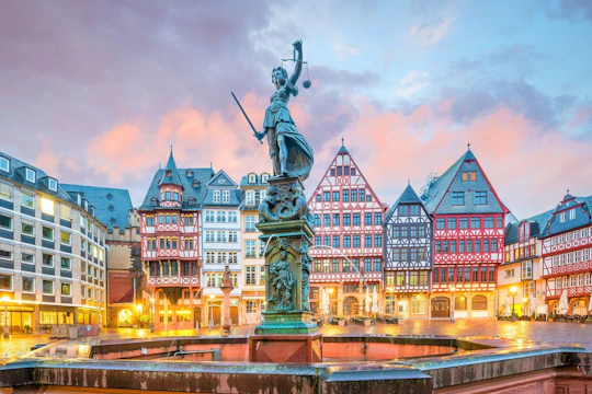 Walking tour on mobile app through Frankfurt