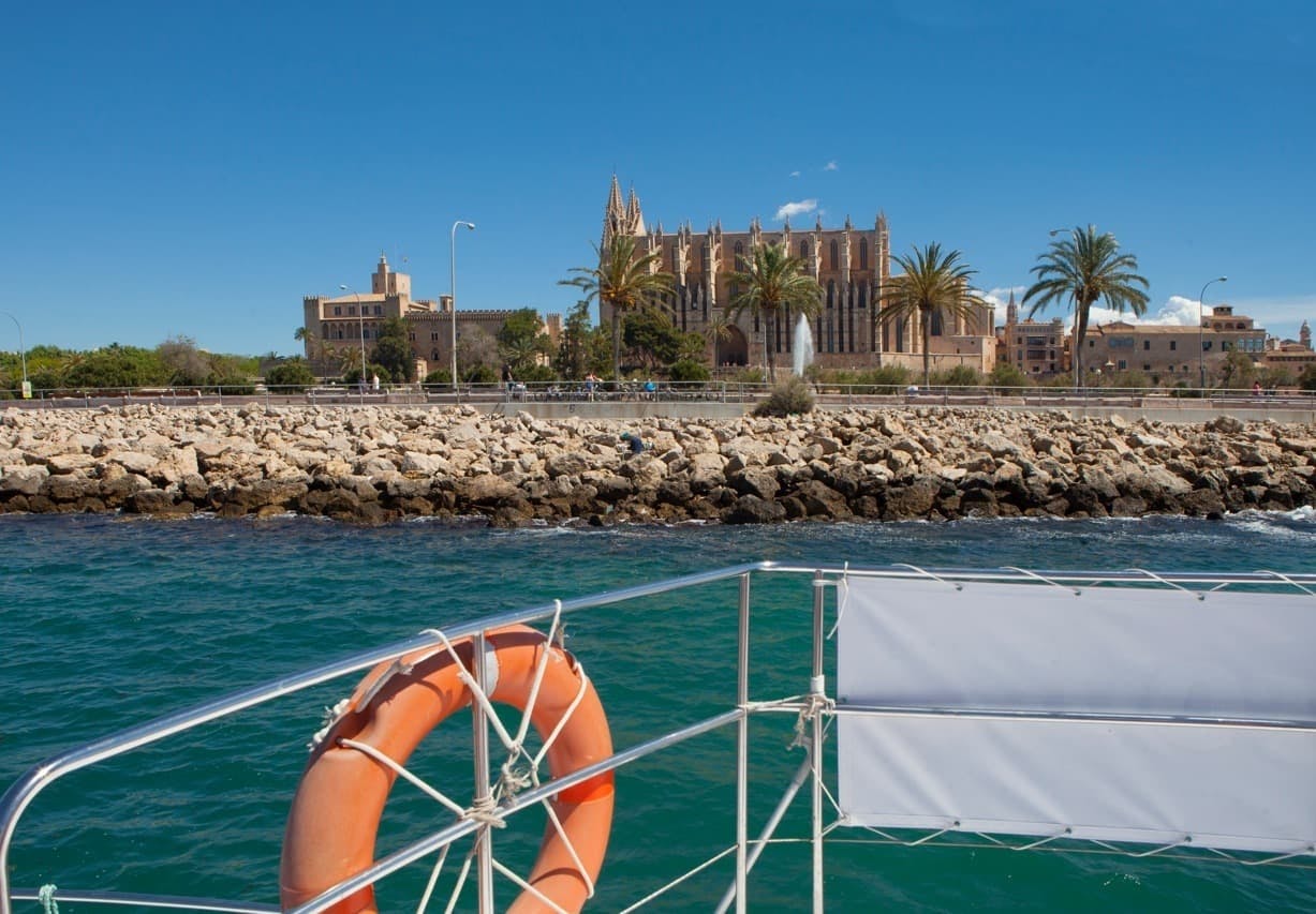 Palma Hop-On Hop-Off Bus Ticket & Sightseeing Boat Cruise