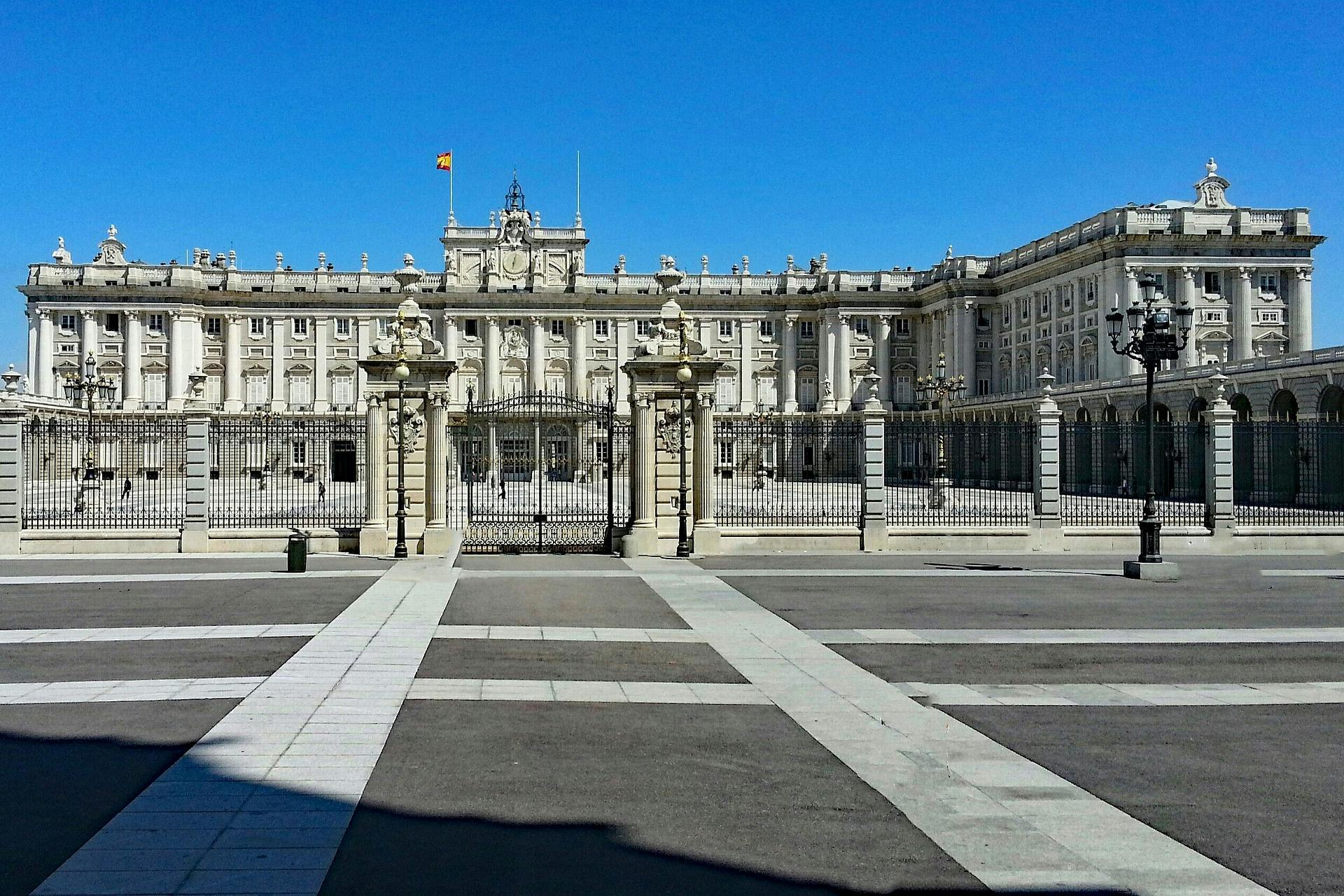 Jeu d'exploration mystère autoguidé au Palais Royal de Madrid