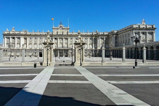 Self-guided mystery exploration game in Madrid Royal Palace