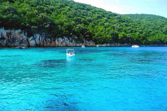 Boottocht van Corfu naar Sivota met Barbecue aan Boord