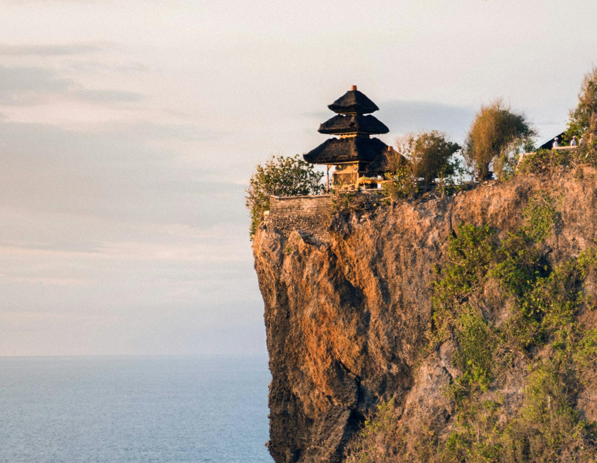 Bali’s Uluwatu Temple Tour with Sunset Kecak Dance Show | TUI