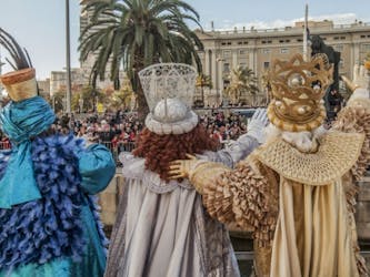 Magical children tour Reyes Magos from the sea