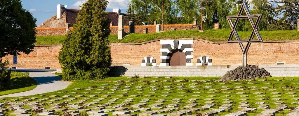 Excursão ao monumento de Terezín com ingressos e coleta