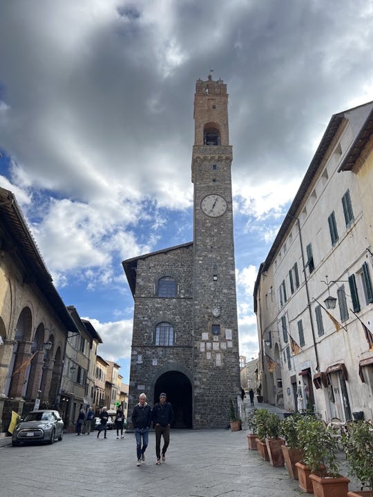 Montalcino - Doppia degustazione di vini e visita guidata alla cantina storica