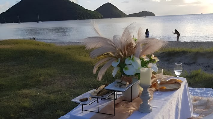 Luxe picknick aan het strand met butler in St. Lucia