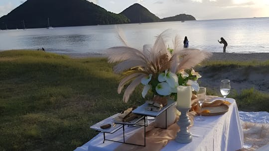 Piquenique de luxo à beira-mar com mordomo em St. Lucia