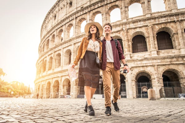 Coliseu, Fórum Romano e Experiência no Monte Palatino com passeio a pé pela cidade