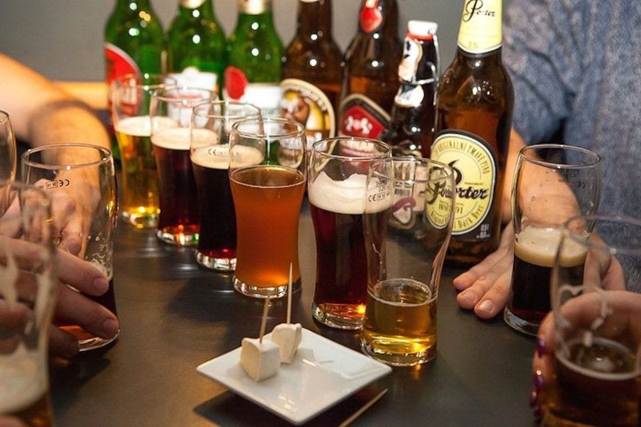 Tsjechische bierproeverij in Praag