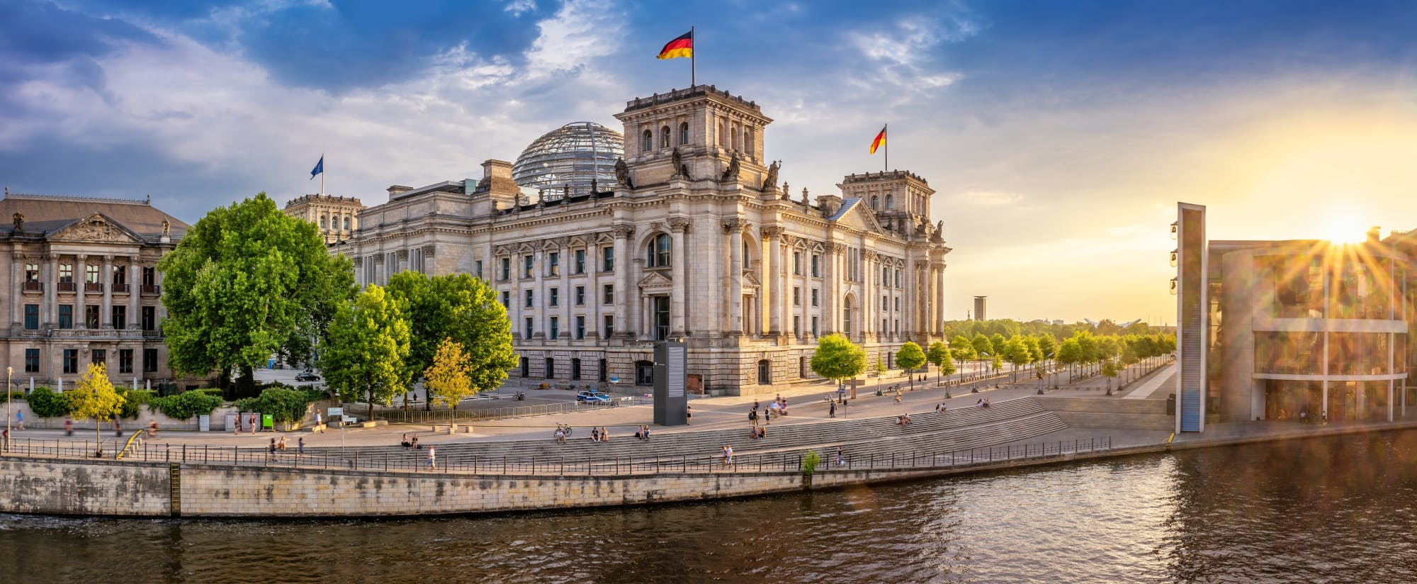 Führung durch den Berliner Reichstag in englischer Sprache mit Besichtigung des Gebäudes