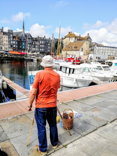 Private walking tour of Honfleur with a local guide