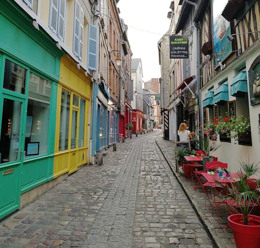 Private walking tour of Honfleur with a local guide