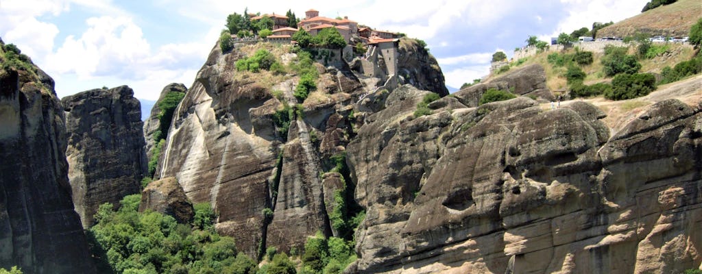 Tour dei monasteri di Meteora da Corfù con pranzo tradizionale locale
