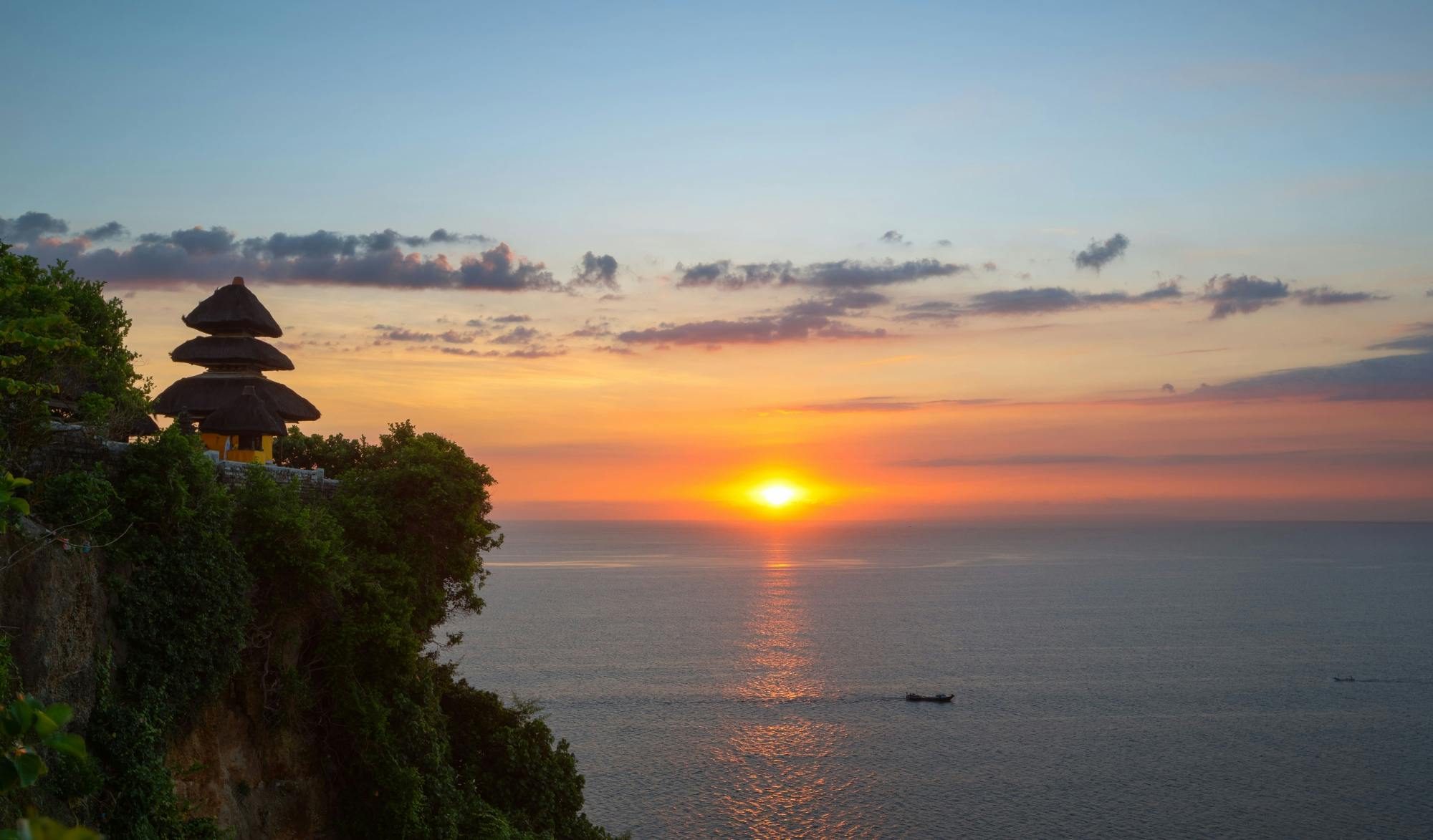 Bali’s Uluwatu Temple Tour with Sunset Kecak Dance Show