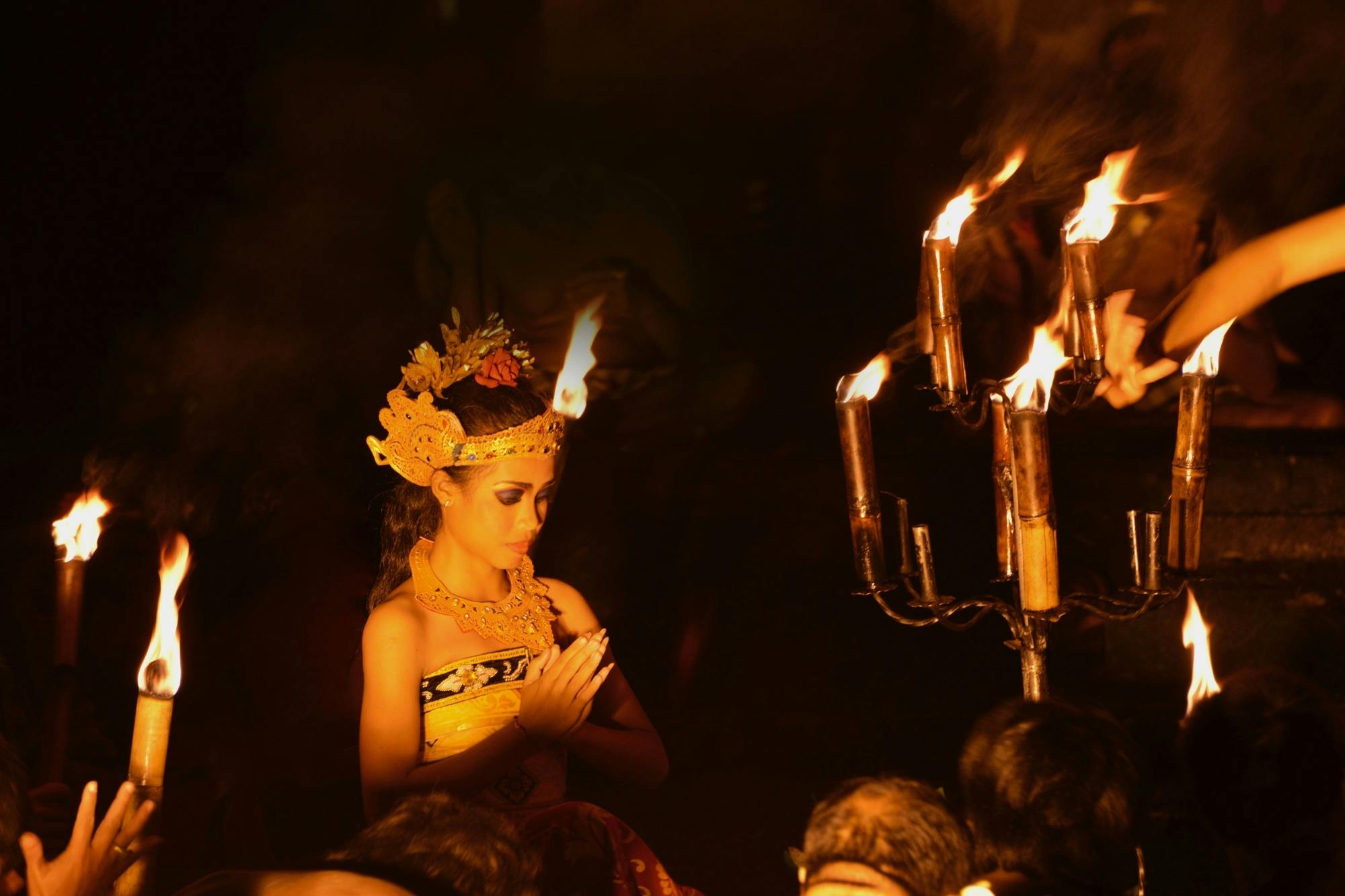 Bali’s Uluwatu Temple Tour with Sunset Kecak Dance Show