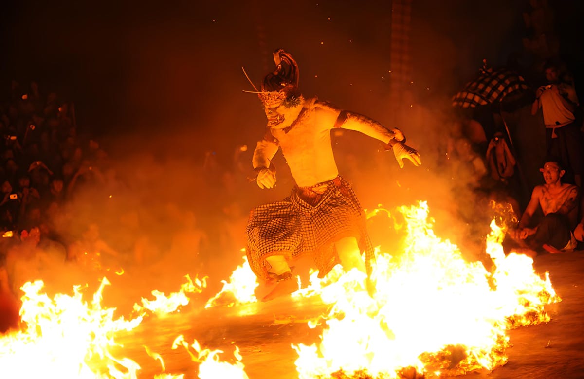 BALI Tour privato Tanah Lot, tramonto del tempio di Uluwatu e danza Kecak