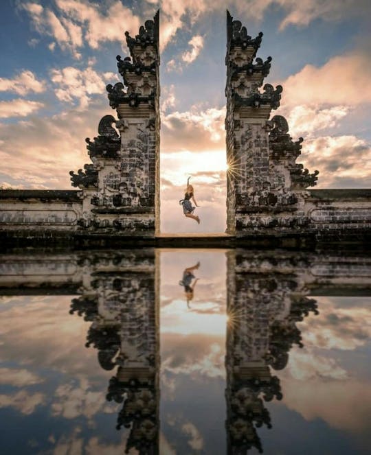 Tour privato di Bali con il tempio di Lempuyang, Tirta Gangga e la cascata di Tukad Cepung