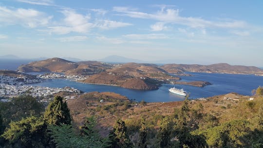 Visita guiada a los aspectos religiosos destacados y Chora en Patmos.